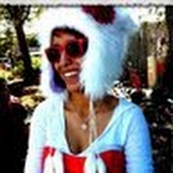 Meet your Posher, Ashley. - Picture 2 of 2